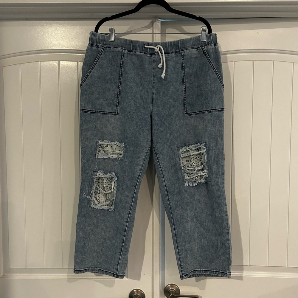 Vintage 1946 Light Blue Distressed Cropped Jeans